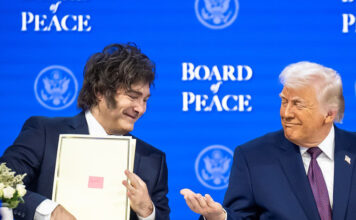 Caputo destacó el viaje a Davos: el Presidente “atrae inversiones”