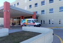 Policías salvaron a un bebé que nació en un inodoro y no respiraba