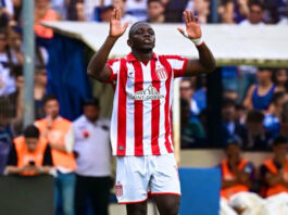 La jugada de Cetré pegó en el palo