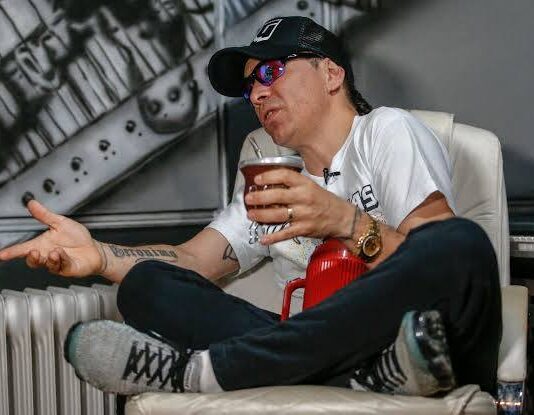 Damas Gratis y un lazo inesperado con Senillosa