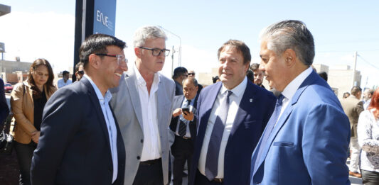 Páez participó de la inauguración del Instituto Vaca Muerta