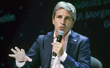 Caputo sale a buscar dólares del mercado local