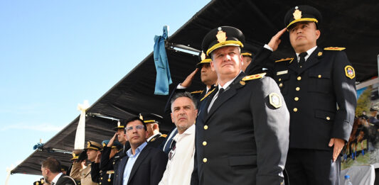 Páez acompañó los festejos por el aniversario de la Policía