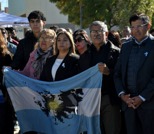 Senillosa reafirmó la memoria y la soberanía en un emotivo acto