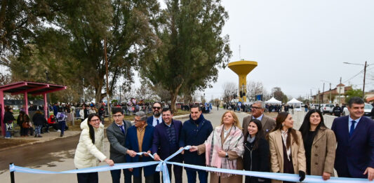 Páez inauguró nueve cuadras de asfalto y va por más