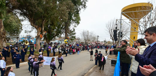 La fiesta de Senillosa se completó con un gran desfile