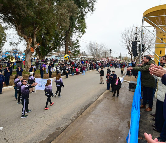 La fiesta de Senillosa se completó con un gran desfile
