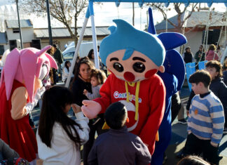 Una tarde para volver a ser niños: kermés y regalos en ciudad Deportiva