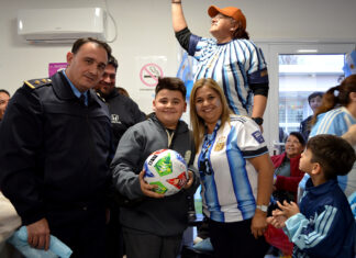 Con clima mundial, más de 300 chicos cambiaron figuritas
