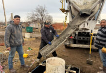 Llegó el cemento para los pilares de las Manzanas H