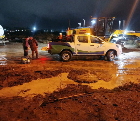 Desplegan un operativo para drenar calles anegadas