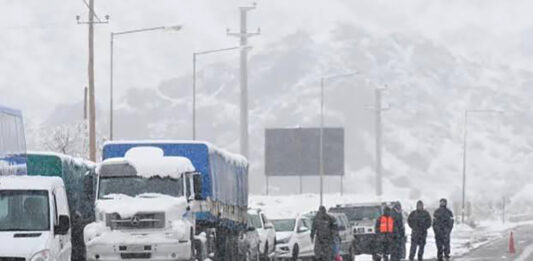 La nieve no deja cruzar a Chile por Pino Hachado