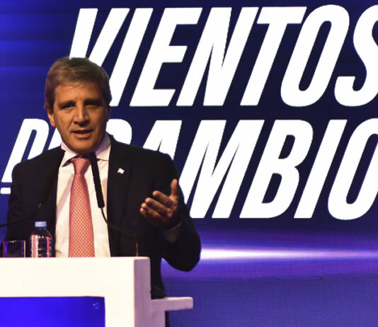 Caputo a los industriales: venden caro y con menor calidad
