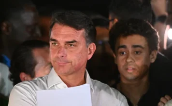 Por acá no: Migraciones desestimó el ingreso de Flávio